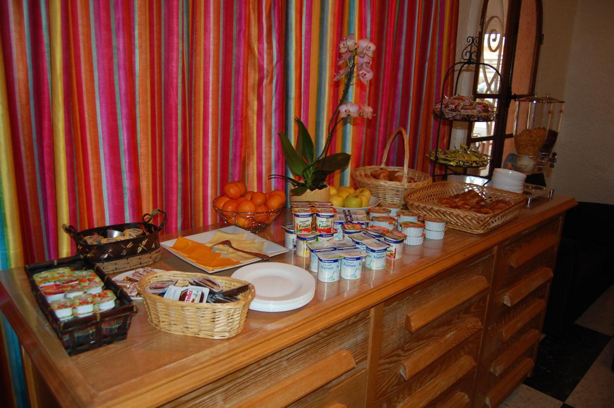 Hotel De La Plage 2 Etoiles Valras-Plage Bagian luar foto