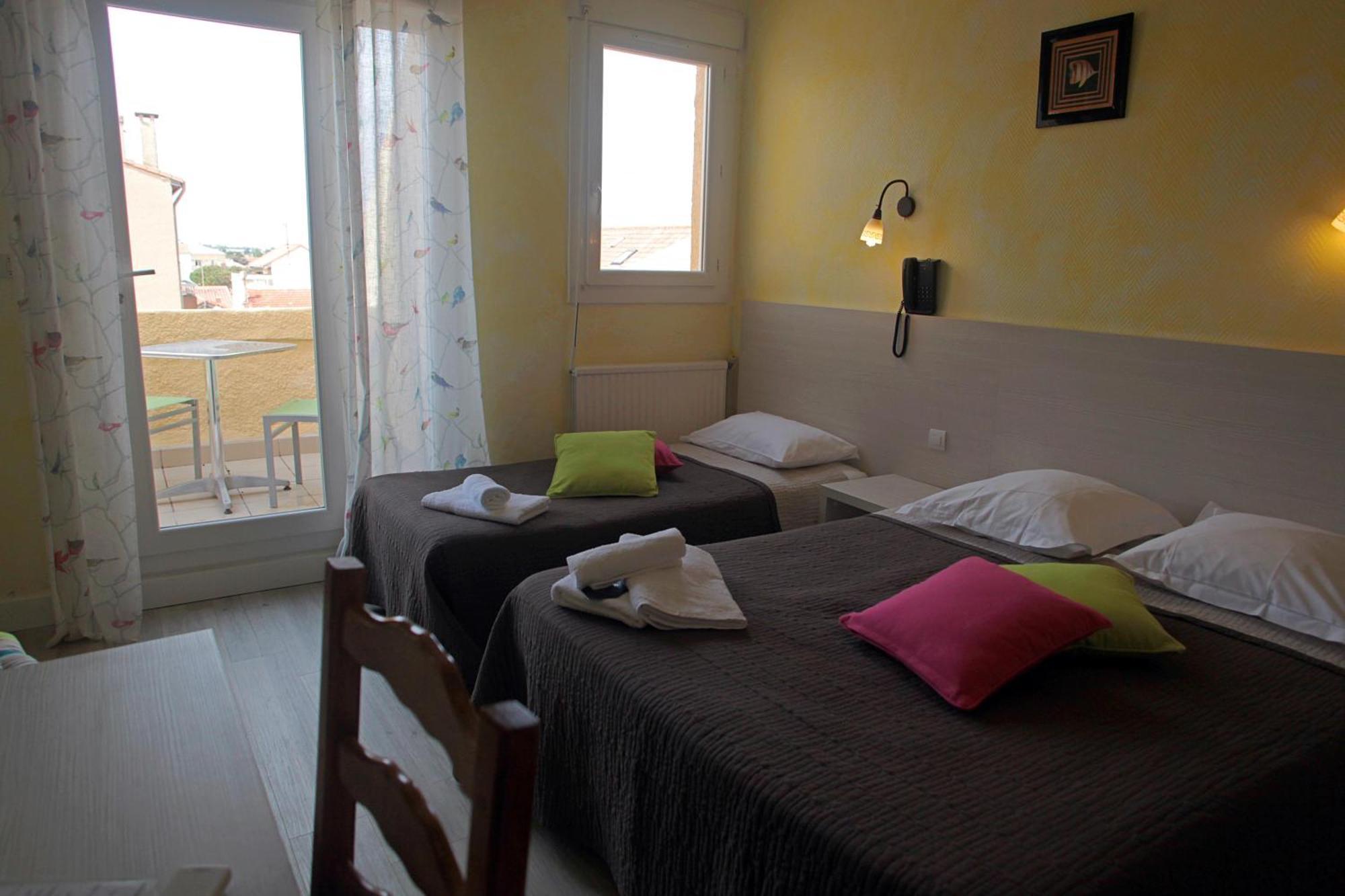 Hotel De La Plage 2 Etoiles Valras-Plage Ruang foto