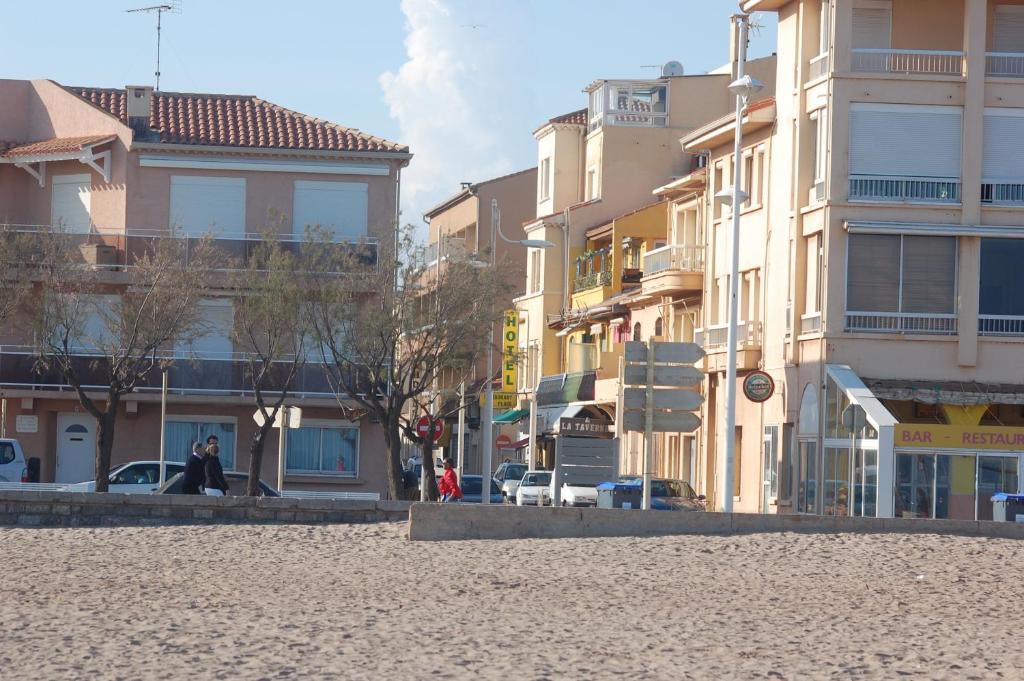 Hotel De La Plage 2 Etoiles Valras-Plage Bagian luar foto